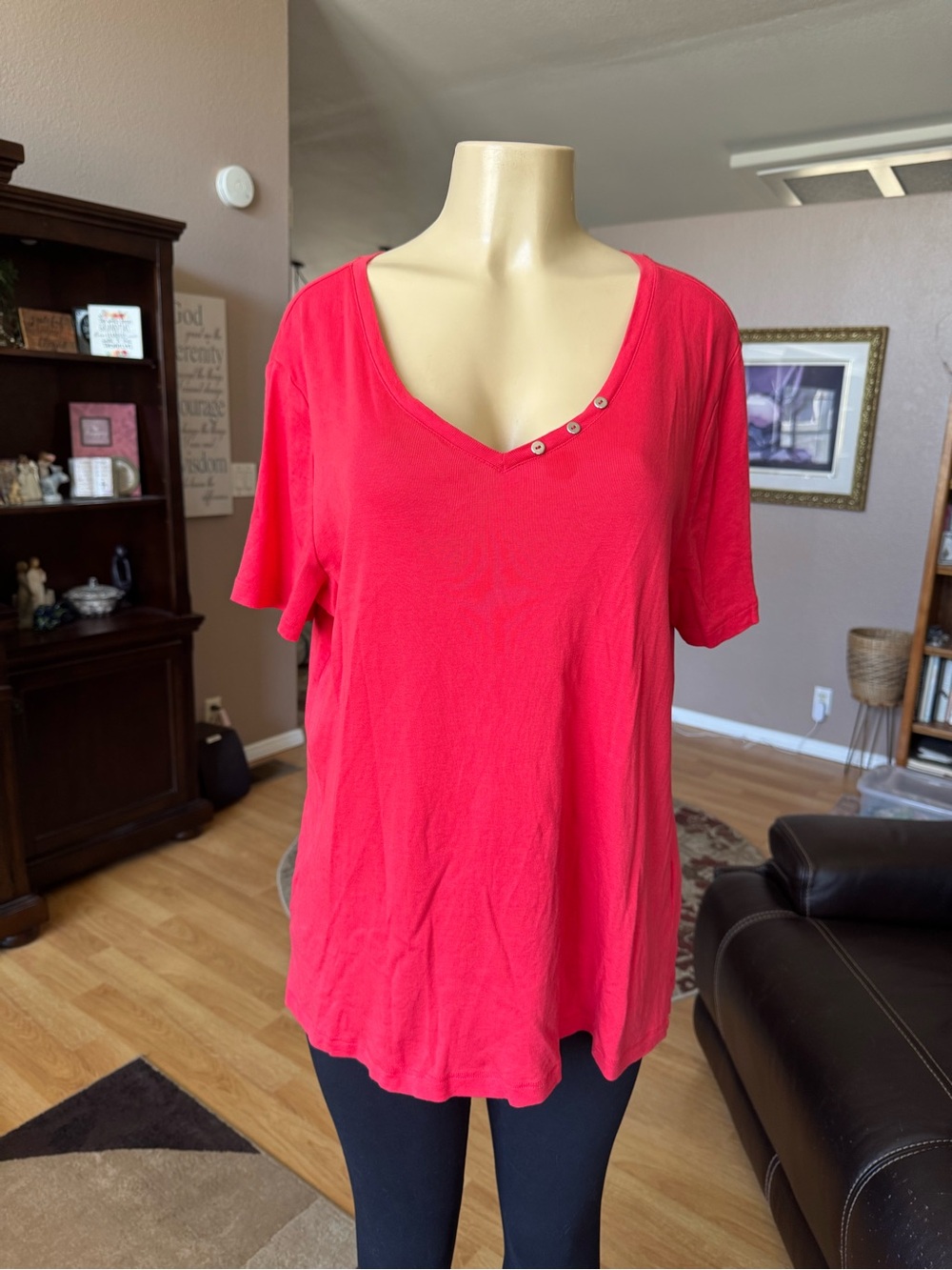 Chico's orangish/red V-neck short sleeve tee with button accents-size XL
